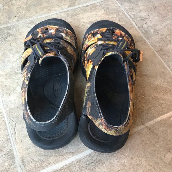 SOLD Lightweight  Keens - Picture 3 of 6